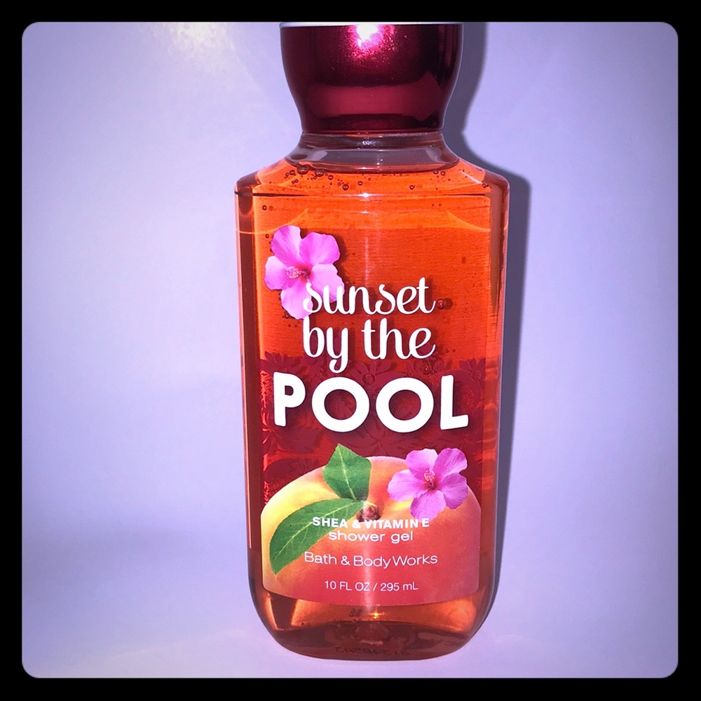 ❄️ 5/$20 NWT Sunset by the Pool Shower Gel